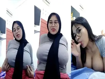 Bokep Acha Hijab Kacamata Dientot Becek Brutal poster