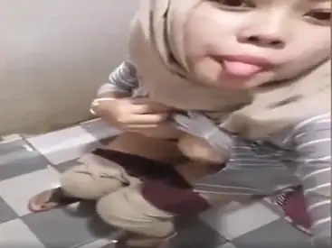 Jilbab Cream Manyun Manyun poster