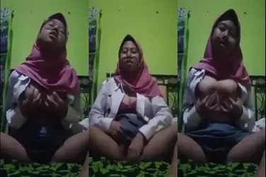 Siswi SMA Dada Jumbo Pamer Aset Dada Padat Bulat